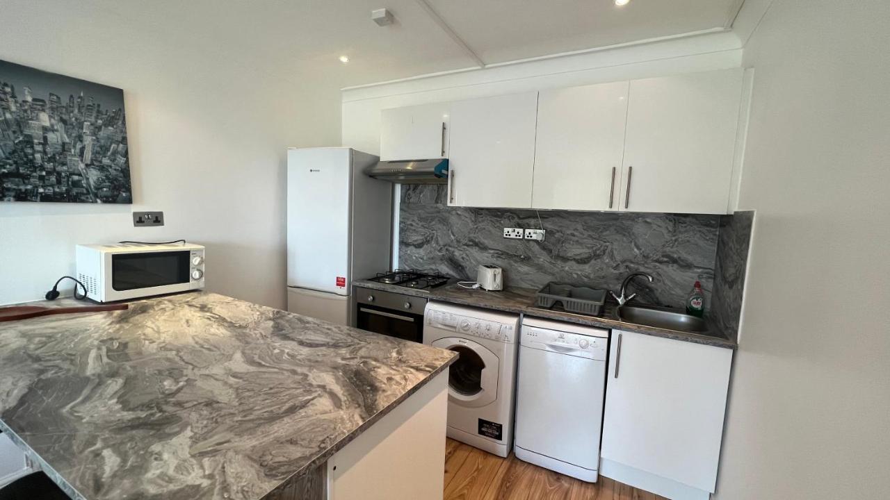 Comfy 2 Bedroom Apartments - Finchley Road, Londen Buitenkant foto