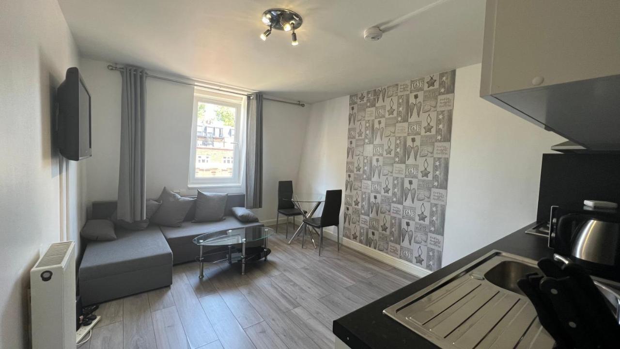 Comfy 2 Bedroom Apartments - Finchley Road, Londen Buitenkant foto